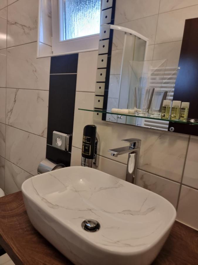 Villa Anton Sukosan Bagian luar foto